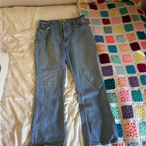 Abercrombie Curve Love High Rise Flare Jeans - Picture 4 of 4